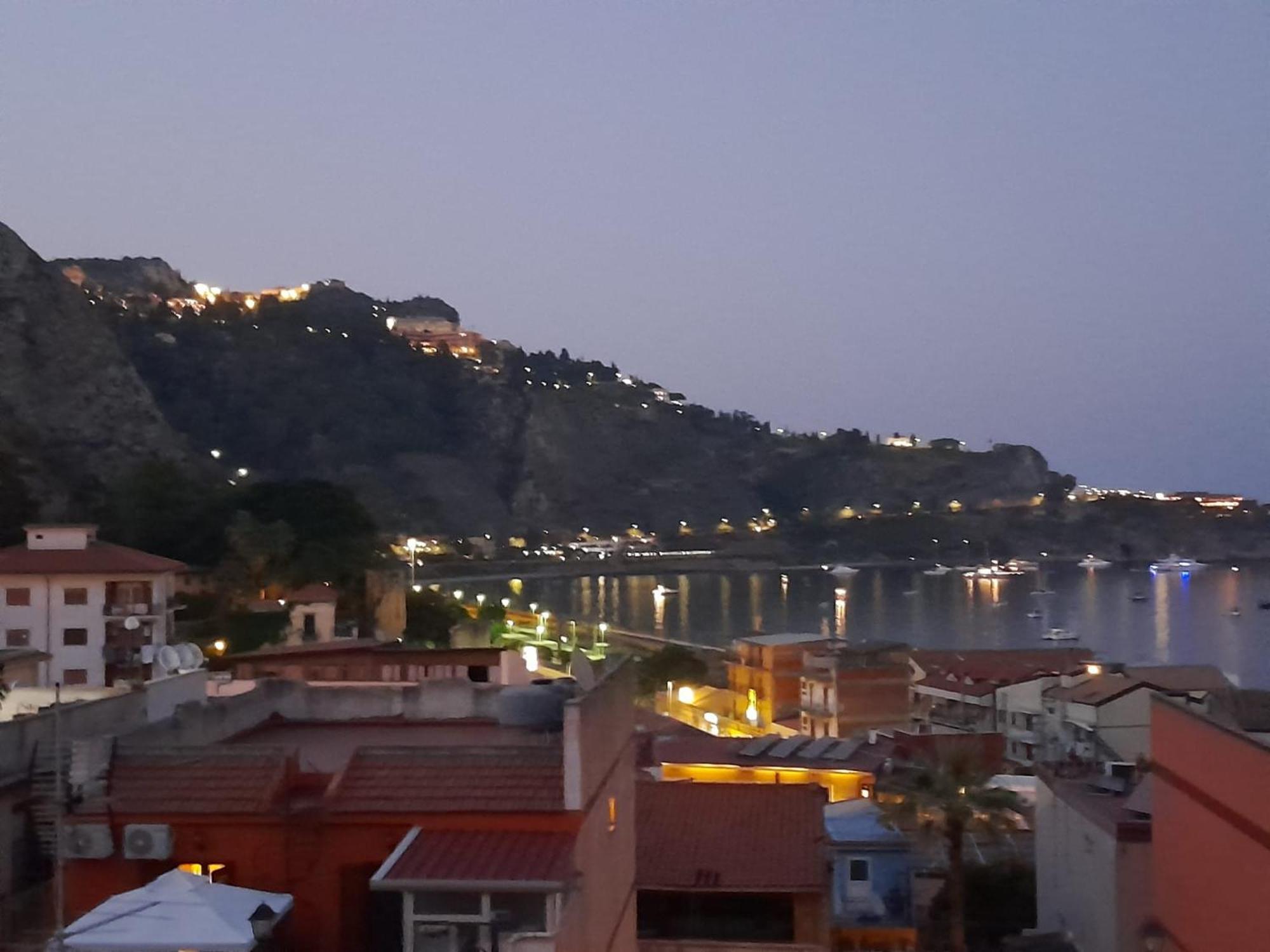 Mungi Bay, Flat With Sea View Roof Top Terrace จีอาร์ดีนี นักซอส ภายนอก รูปภาพ